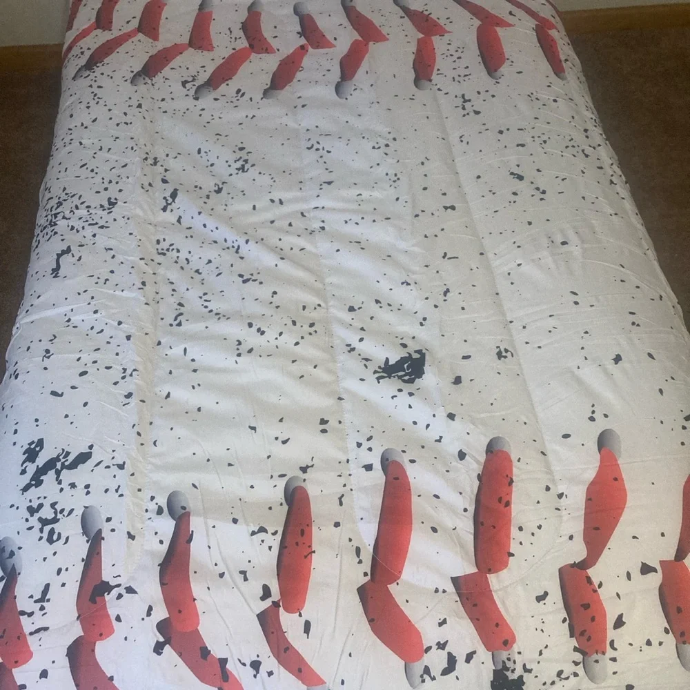 Source Unknown Red and White Baseball Comforter